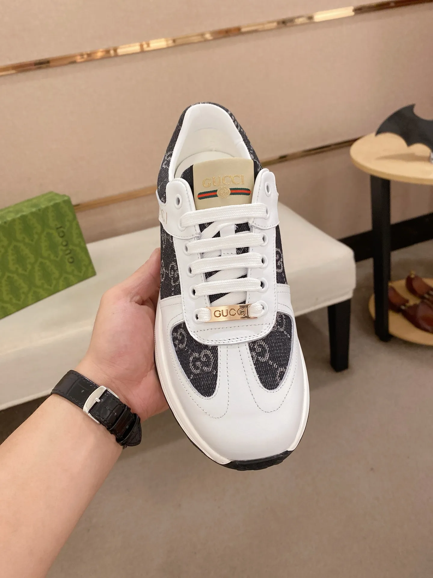 Men's clothing and shoes💰 400💰🇮🇹🇮🇹GUCCI (Gucci) top 🔍🔍 new models are on sale at the same time, the upper 🇮🇹 is imported Italian first-layer cowhide, the lining is fully imported sheepskin 💪💪, completely 1⃣️compared 1⃣️Reproduction🇮🇹💪💪, ⚠Sole: The original sole is specially provided by the original factory, the exclusive movable molded sole is super comfortable, ⚠Original factory follow-up goods, 🔍🔍high quality, you can enter and leave the counter at will, welcome to compare⚠. Code number: 38-44 (45 is custom-made and cannot be returned or exchanged)